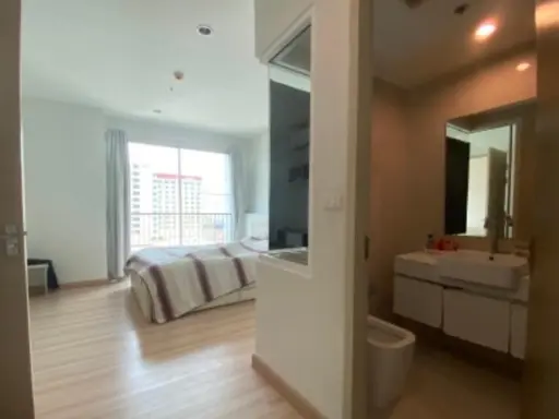 For sale, for rent, The Hotel Service, 15th floor, spacious room, comfortable, very livable. If interested, hurry and reserve now. Don't wait.
