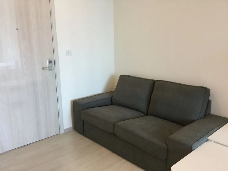 For rent Life Asoke, ready to move in, fully furnished, complete with electrical appliances, just bring your suitcase and move in.