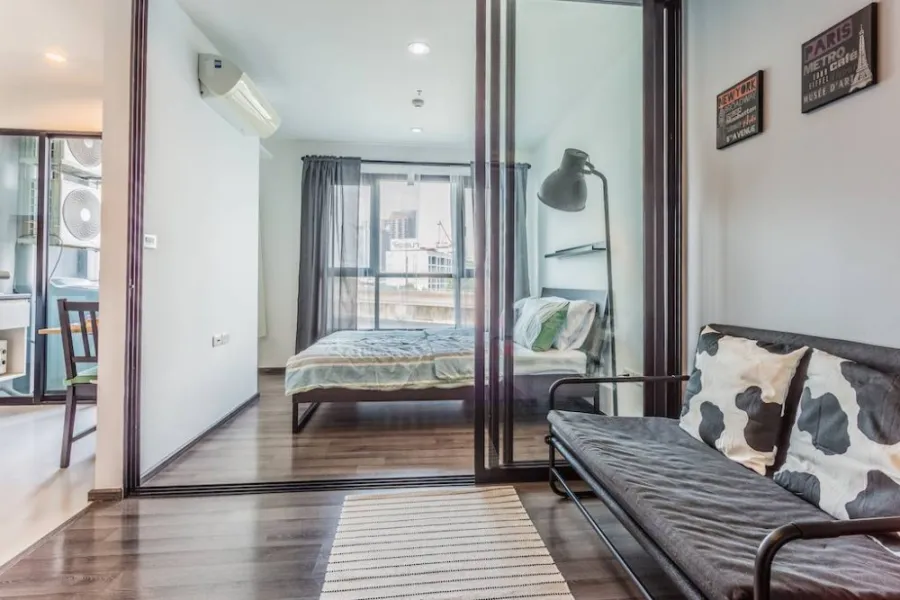 Urgent sale!! The Base Park West Condo, very good location, good environment. Don't wait, just grab your bags and move in!!