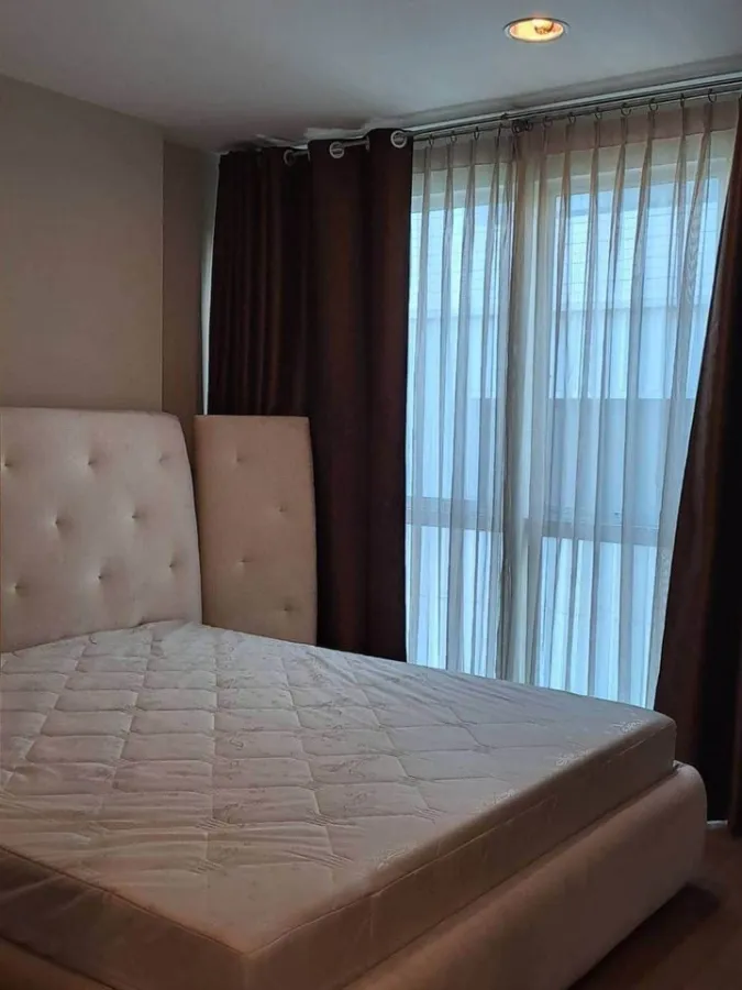 For rent: The Crest Sukhumvit 24, spacious room, comfortable to live in, complete with furniture and electrical appliances. Hurry and reserve now.