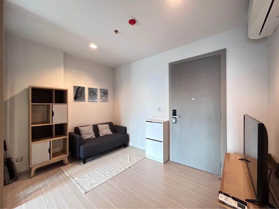 For rent Life Asoke-Rama 9, 24th floor, north side, beautiful room, fully furnished, ready to move in Bring your bag and come quickly.