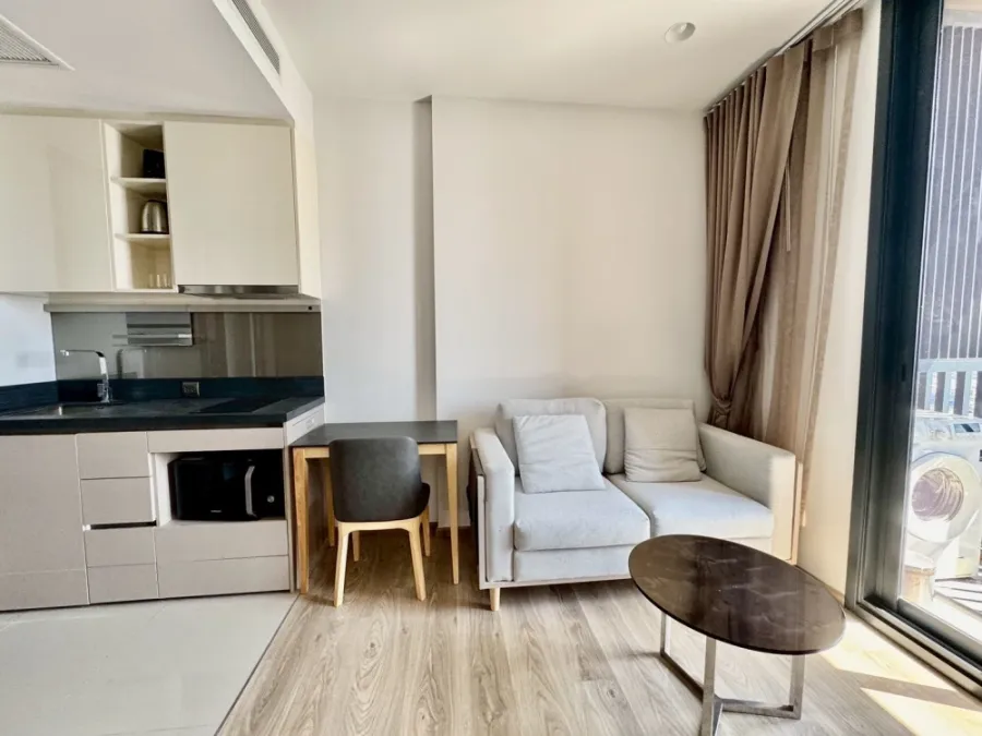 [FOR RENT] Oka Haus Sukhumvit 36 | High-Floor 1-Bedroom Unit on 45th Floor with Stunning Views 🏢✨