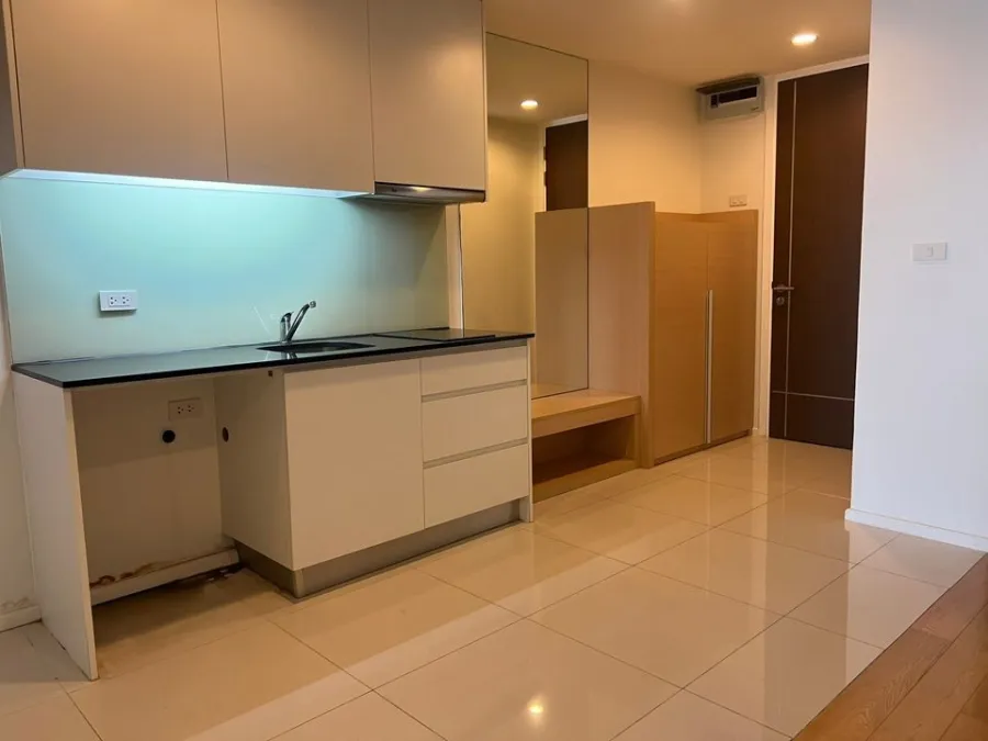 For Sale 15 Sukhumvit Residences ชั้น 20 ห้องกว้างสุดๆ กั้นเป็นสัดส่วนดีมาก รีบจับจองก่อนพลาดน้า