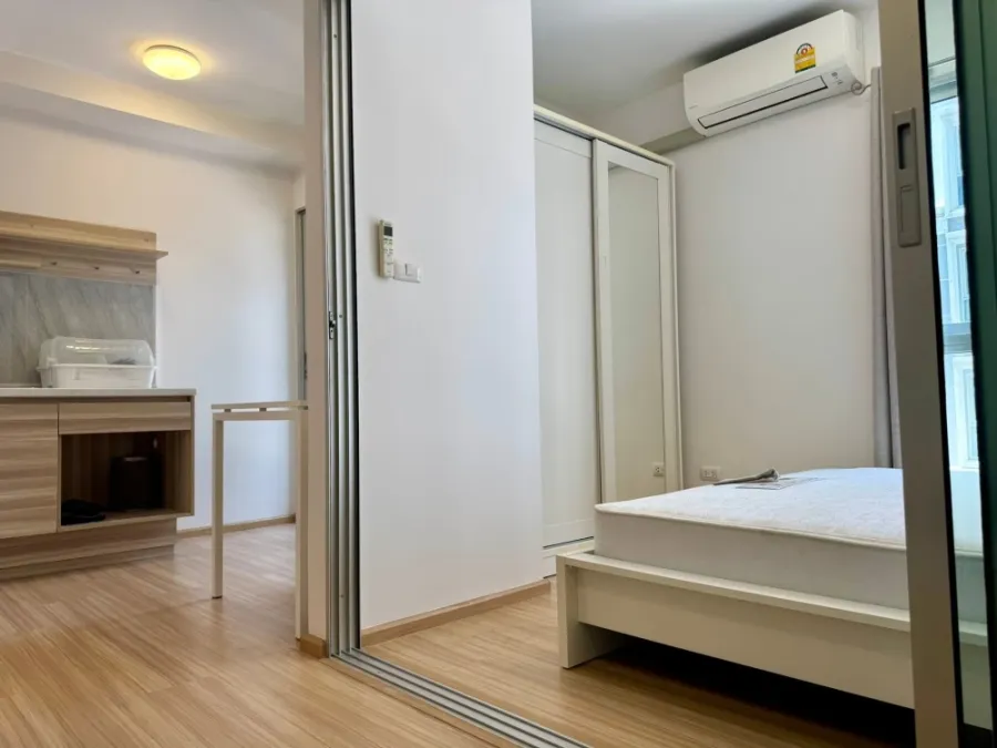 Plum Condo Chaengwattana Station Phase 2 for rent. The unit is partitioned into separate, clearly defined zones. Great price! Book now!