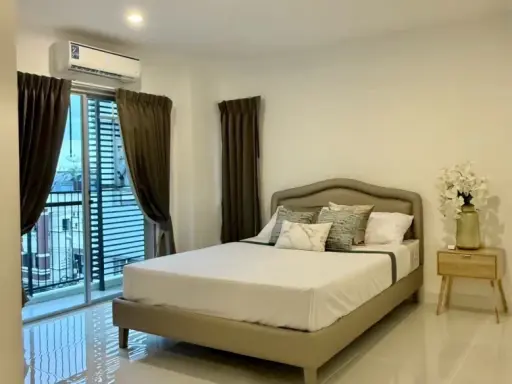 For rent: Thana Arcadia, 2 bedrooms, spacious living area, fully furnished. Book now!