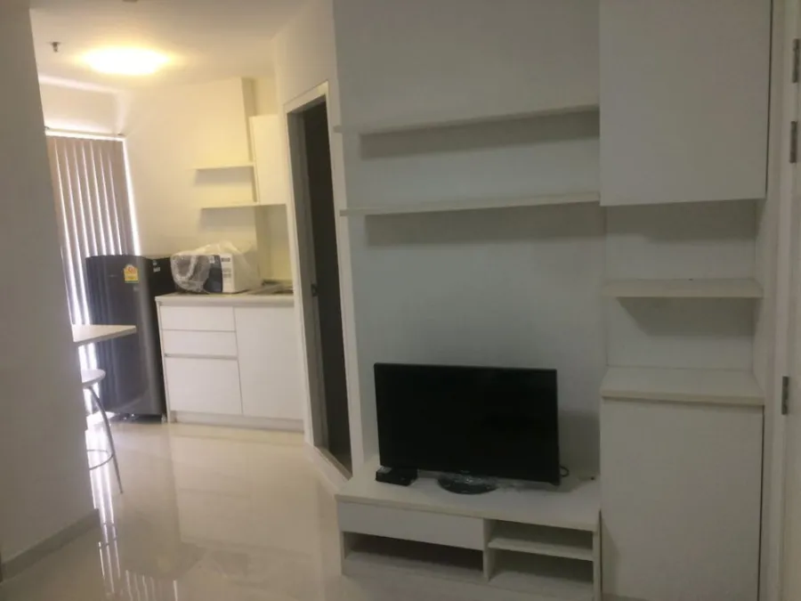 Urgent for rent !! Condo The Trust Residence Pinklao (Borommaratchachonnani), corner room, good location, don't miss !!
