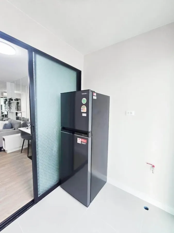 For sale: I Condo Sukhumvit 105, fully furnished condo, very bright room, beautiful natural light, ready to move in immediately!