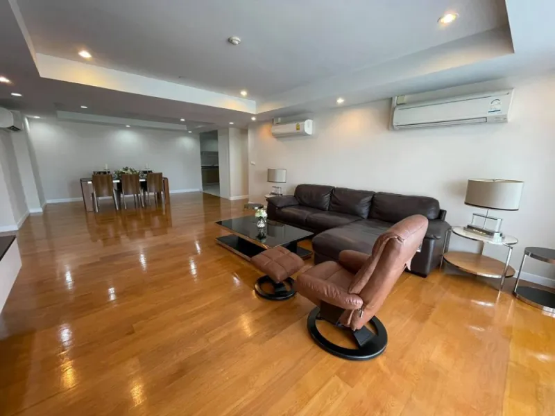คอนโด จามจุรี สแควร์ เรสซิเด้นส์ 3 ห้องนอน 4 ห้องน้ำ พร้อมห้องแม่บ้าน ห้องใหญ่ แบบนี้หาไม่ได้แล้ว