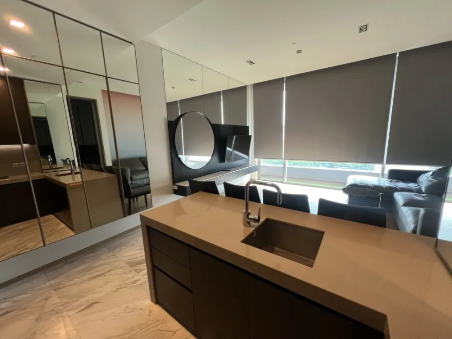 For sale or rent, Sala Daeng One, Lumphini Park view, fully fitted room, nicely decorated with built-in furniture, very spacious area, don't miss it.