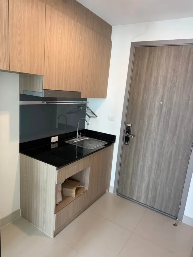 For sale: Niche Mono Charoen Nakhon. 1 bedroom, 1 bathroom, 1 multipurpose room, and walk-in closet. Ready to move in.