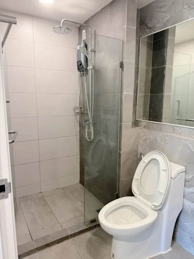 Condo for rent at Beat Bangwa Interchange. Spacious and comfortable unit with ample living space. Book today! Don't wait!