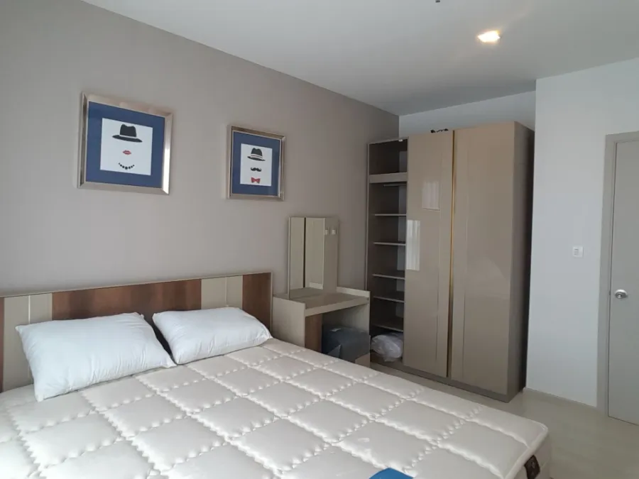 Beautiful unit for sale!! Life Sukhumvit 48 Condo, 9th floor. Beautiful and very livable. Fully furnished with luxurious built-ins. Don't miss out!!