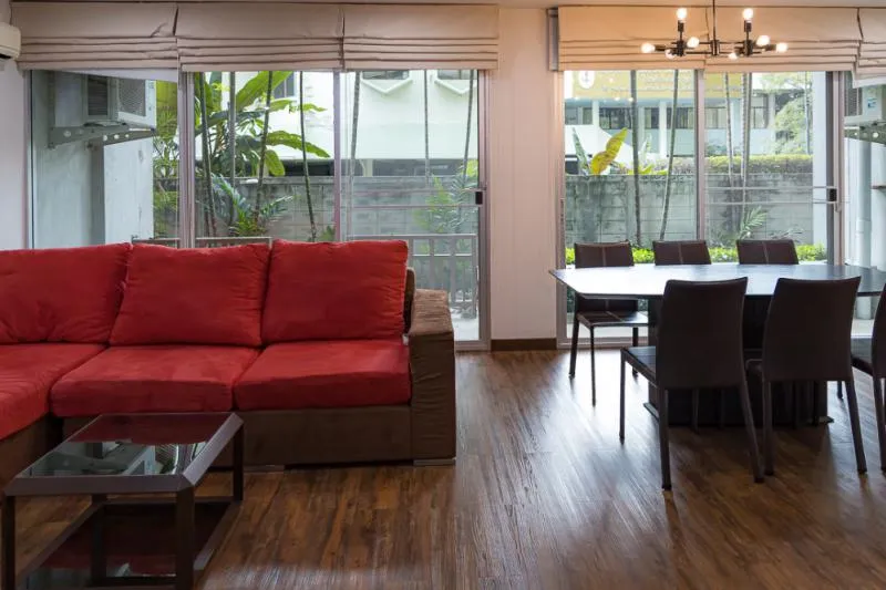 For rent, Wonnapa Sukhumvit 38, beautiful duplex room. Fully furnished Wide area, not uncomfortable, the best location near BTS Thonglor. Do not miss it.