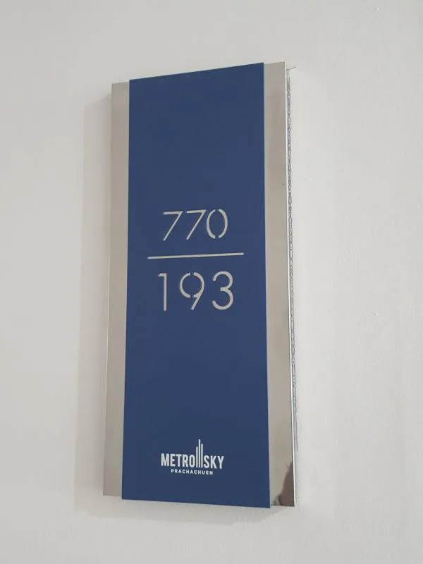Woww Condo for rent, Metro Sky Prachachuen, 1 bedroom, 9th floor, amazing pool view. Affordable price. Urgent rent.