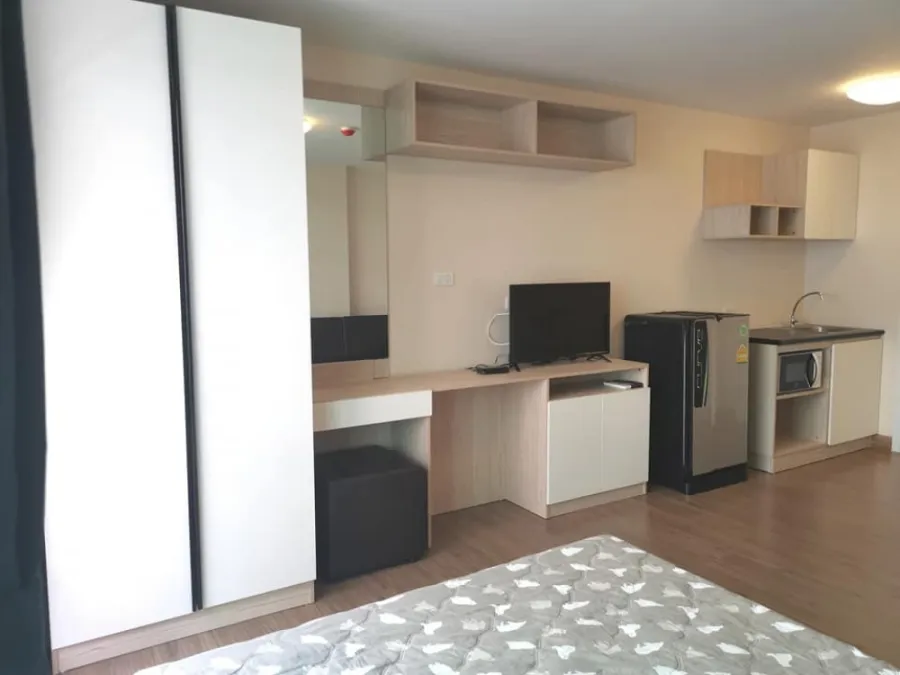 For rent, Plum Condo, Phahon Yothin 89, Phase 3, studio room, fully furnished. This price is not reserved. Miss it very much. Hurry up.