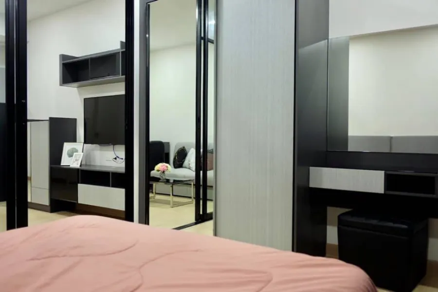 Condo for rent, Supalai Loft, Yaek Fai Chai Station, nice room, high floor, good view, no block, can't miss it.