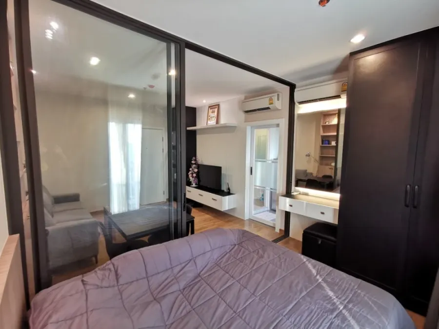 For rent: The Tree RIO Bang-Aor Station, 33rd floor, Rama VIII Bridge view, fully furnished, very livable. Book now!