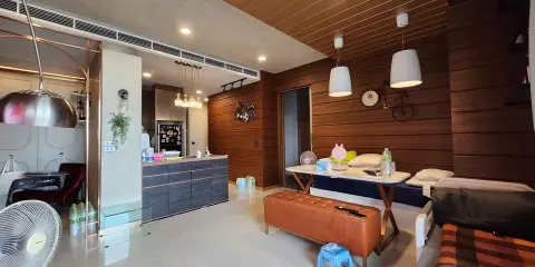 ขาย คอนโด เอ็ม สีลม พื้นที่ใช้สอยเยอะมาก มี 2 ห้องนอน 2 ห้องน้ำ เลี้ยงสัตว์ได้ด้วย รีบจองก่อนพลาด