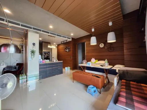 ขาย คอนโด เอ็ม สีลม พื้นที่ใช้สอยเยอะมาก มี 2 ห้องนอน 2 ห้องน้ำ เลี้ยงสัตว์ได้ด้วย รีบจองก่อนพลาด
