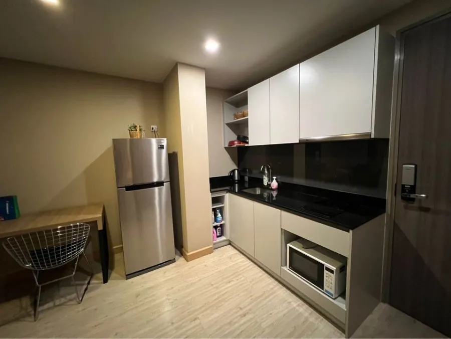 For rent: The L15 Condo, 8th floor, spacious room, nice decorated room. The bed was comfortable. You can reserve first, get it first.