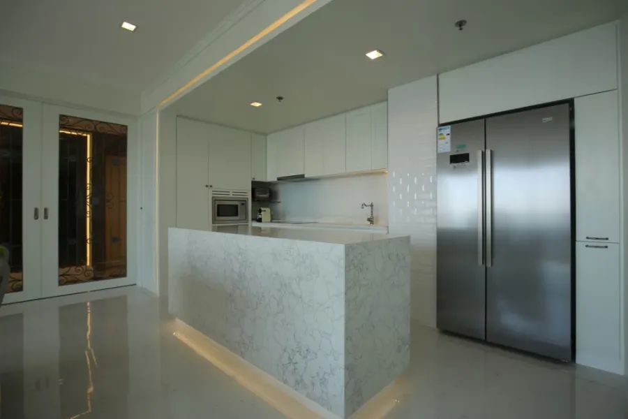 Star View Condo for sale, very spacious room, high floor, well decorated, awesome furniture, hurry and reserve it quickly.