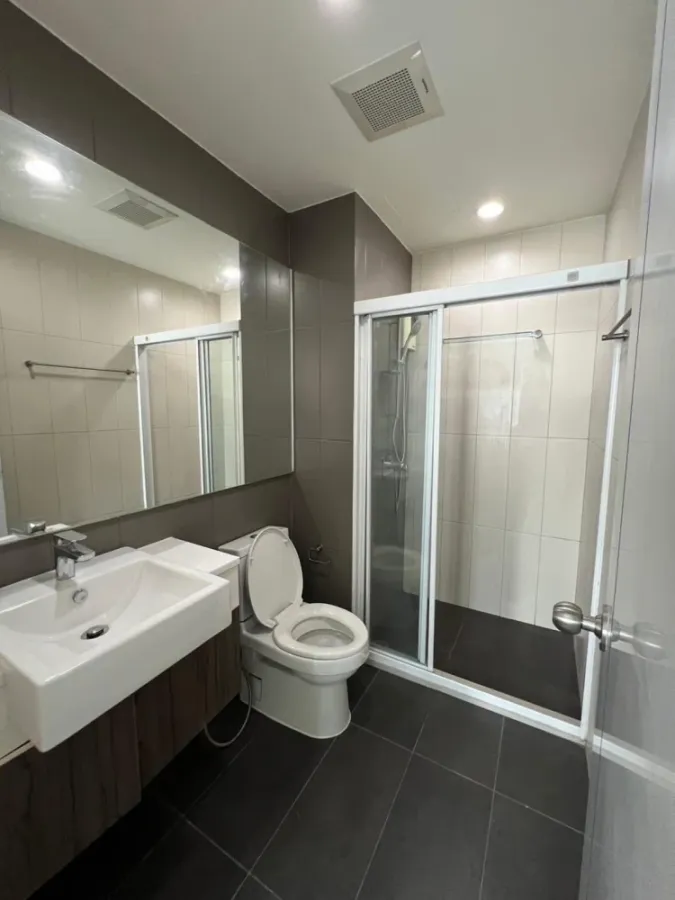 Centric Ratchada-Huai Khwang for rent, 6th floor, fully furnished and equipped with appliances, ready to move in.