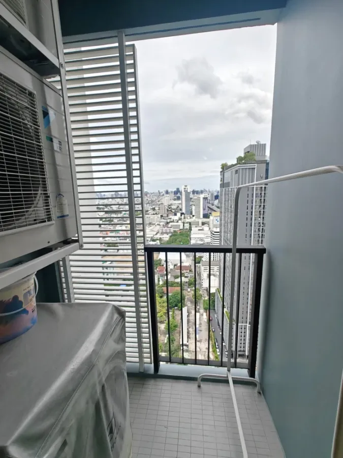 For sale, for rent!! Condo The Saint Residences, 32nd floor, Building C, convenient transportation, good price, hurry and book now!!