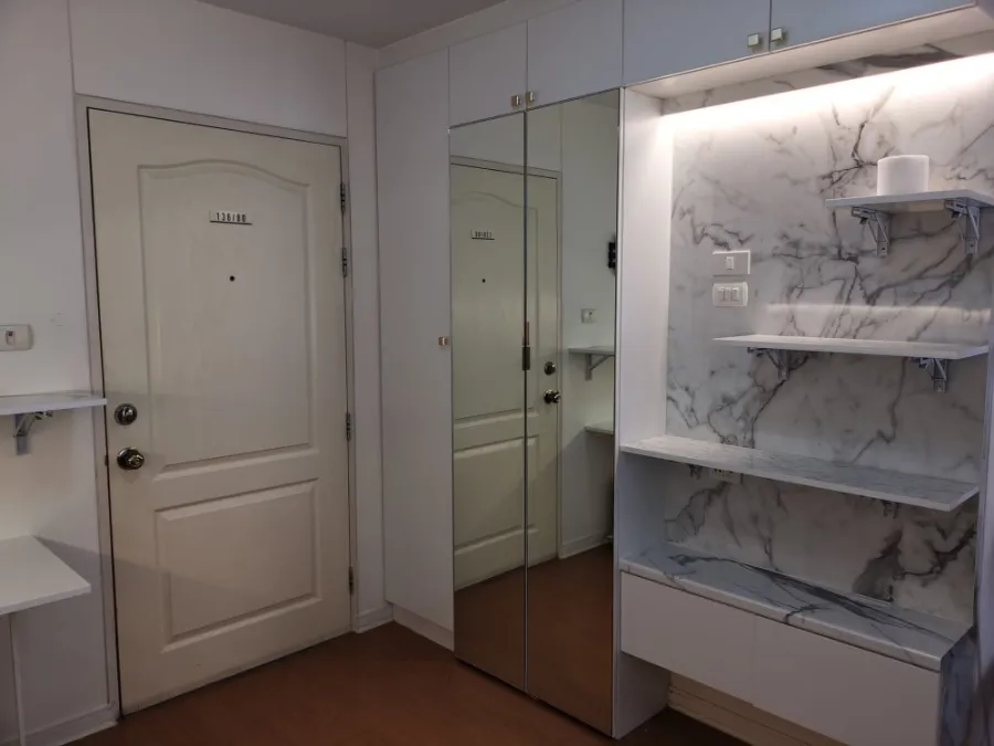 For rent Lumpini Condo Town Rattanathibet, room divided into proportions. Great furniture, good prices, don't miss out on booking.