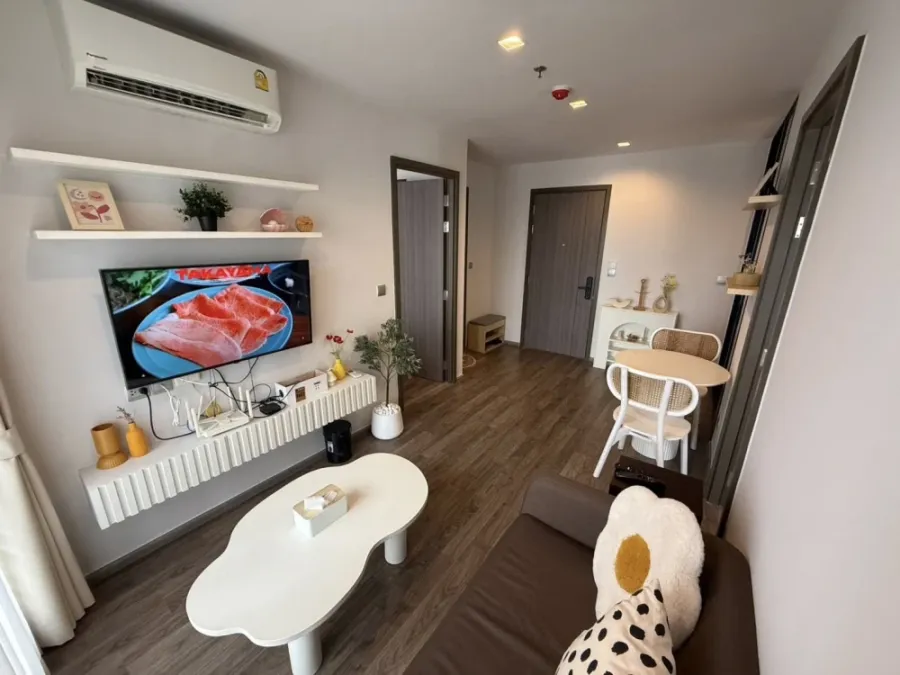 For rent: Life Ladprao Valley, 25th floor, very high, corner room, quiet and private, decorated in a Korean minimalist style. Reserve now!
