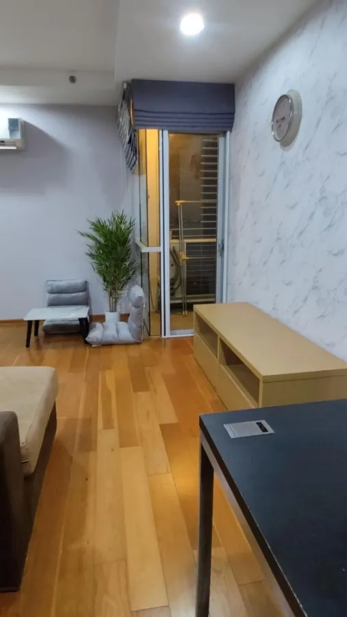 For rent, The Line Phaholyothin Park, high floor, beautiful view, with wallpaper in the whole room. If interested, reserve quickly.