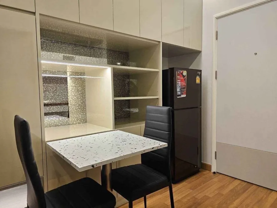 For rent, Lumpini Place Ratchada-Sathu, 25th floor, high floor, built-in furniture. The entire room is full. Reserve now. Hurry.
