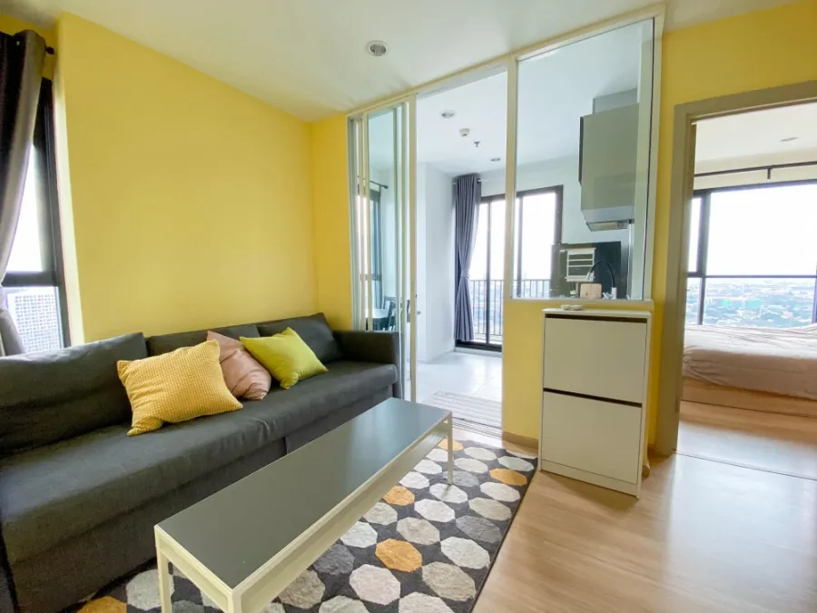 For rent, The Base Rama 9, Ramkhamhaeng, corner room, premium view, well furnished, decorated in bright tones, comfortable, book now