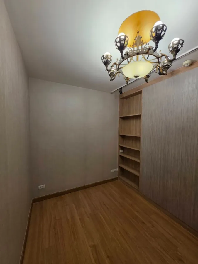 For sale: Supalai Veranda Ratchavipa-Prachachuen, 2-bedroom unit, the last one available. Both bedrooms are not adjacent to any other units, offering