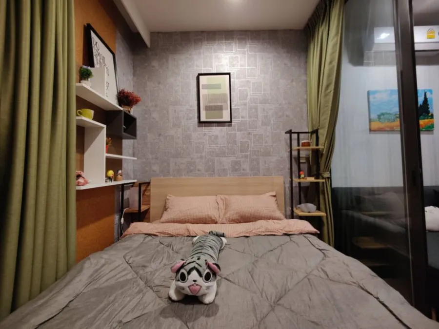 For rent M Jatujak, Building A, 18th floor, has a beautiful city view. Plus, the wall is attached to the wall around the room. Do not book, regret ins