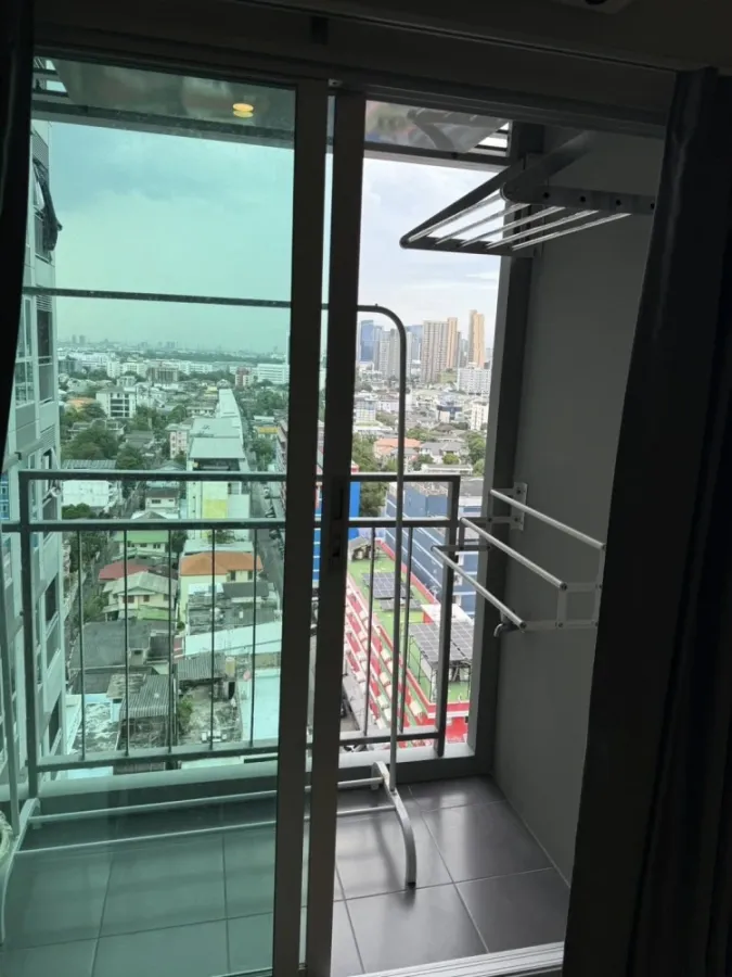For rent: Lumpini Selected Suthisan-Saphan Khwai, fully furnished and equipped with appliances. Don't miss out!