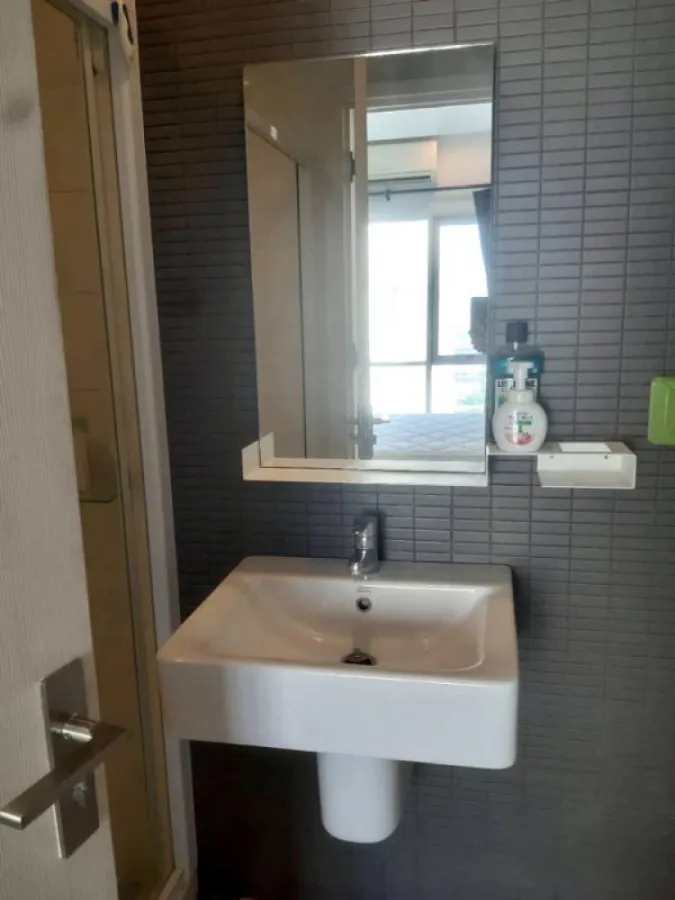 For rent The Key Chaengwattana, beautiful room, super view, super new furniture. You need this room. Don't wait. Hurry up to reserve.