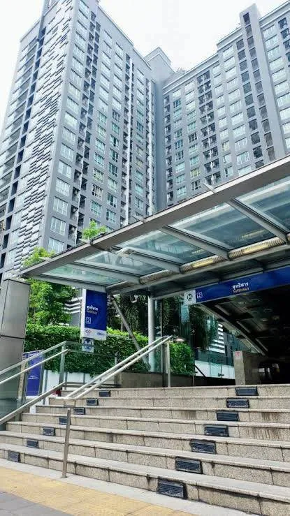 For rent: Life @ Ratchada-Sutthisan, great city view, fully furnished, complete electrical appliances, just bring your own stuff and you can move in.