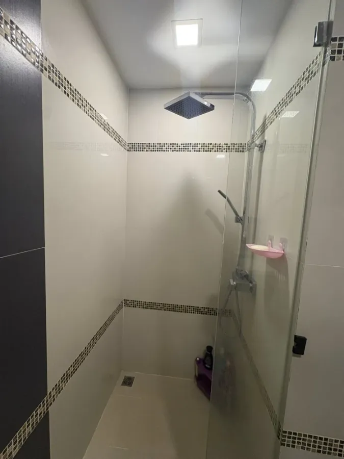 For rent: Club Royal Wongamat (North Pattaya), studio room 25 sq m., fully furnished, just bring your own furniture and move in.