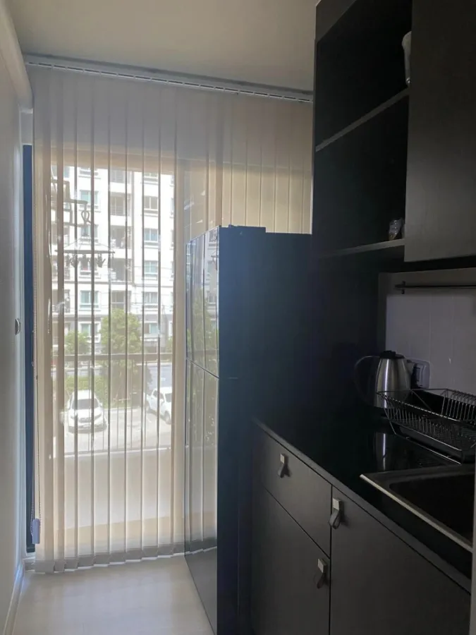 For rent Unio Ramkhamhaeng-Serithai Big screen TV, watch movies to your heart's content. Comes with a leather sofa that is comfortable to sit on and n