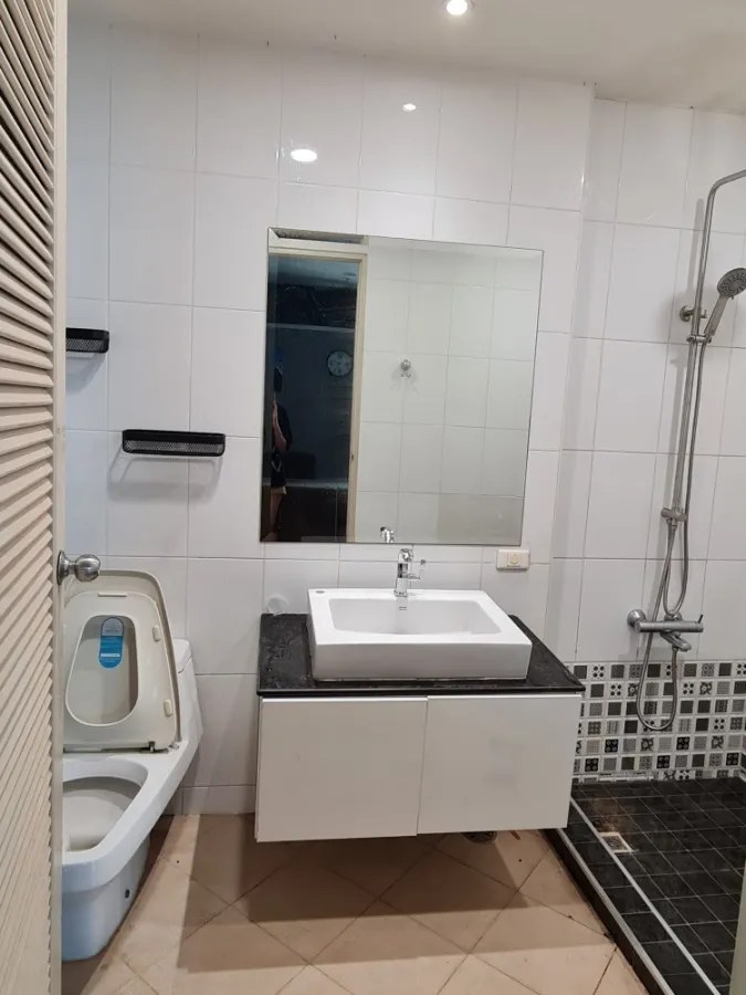 Sell, rent, The Master Centrium, 21st floor, spacious room, big sofa, very comfortable to sit and sleep, hurry up and book now.
