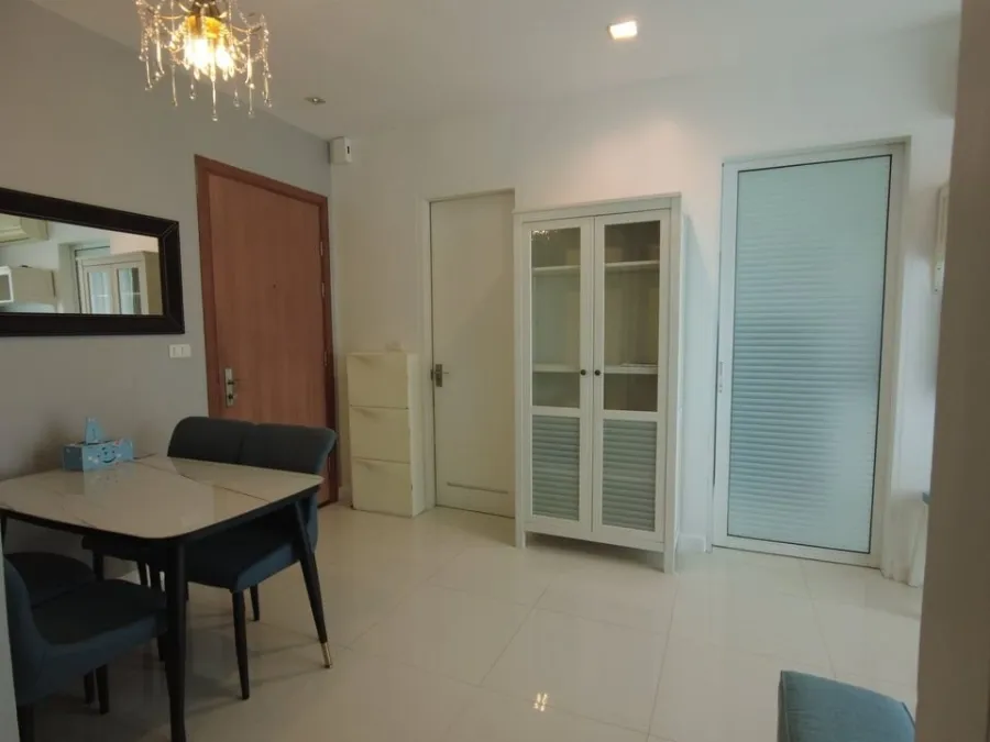 ให้เช่า The Bloom Sukhumvit 71 ห้องกว้าง โซฟานุ่มนั่งสบาย มาพร้อมทีวีจอใหญ่ดูหนังจุใจ รีบจองเลยจร้า