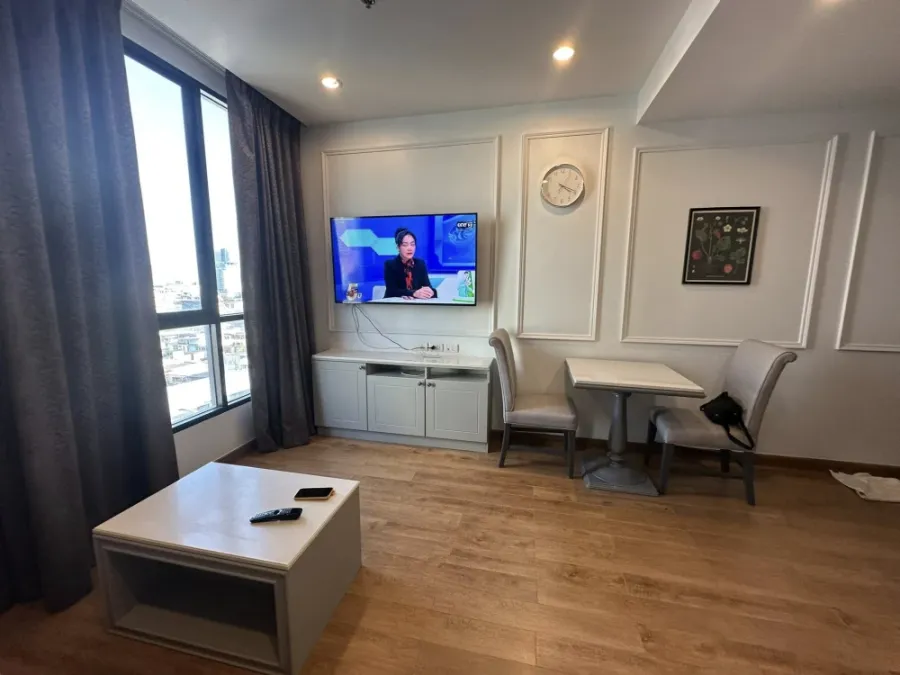 For rent: The Editor, 10th floor, fully furnished with all appliances. No noise from the BTS train. Book now!