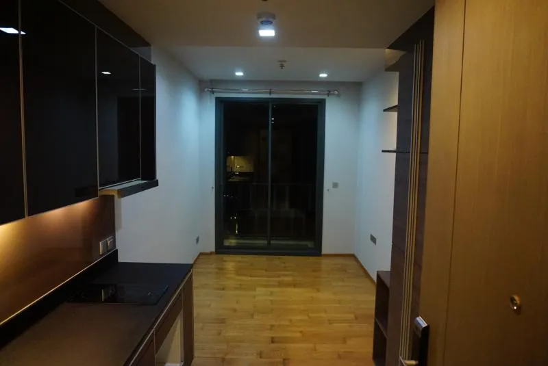 - For Sale - Condo Keyne by Sansiri, clean new room, luxury style, gold location, but friendly price Hurry to become the owner