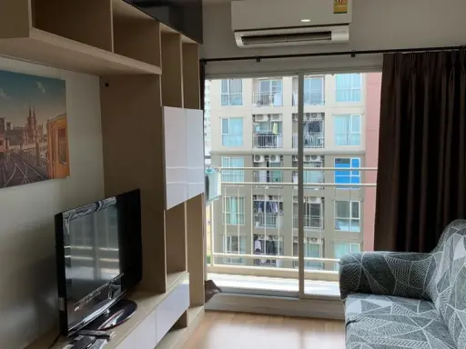For rent, Lumpini Place Bangna Km. 3, pool view Complete facilities If interested, hurry up to reserve.
