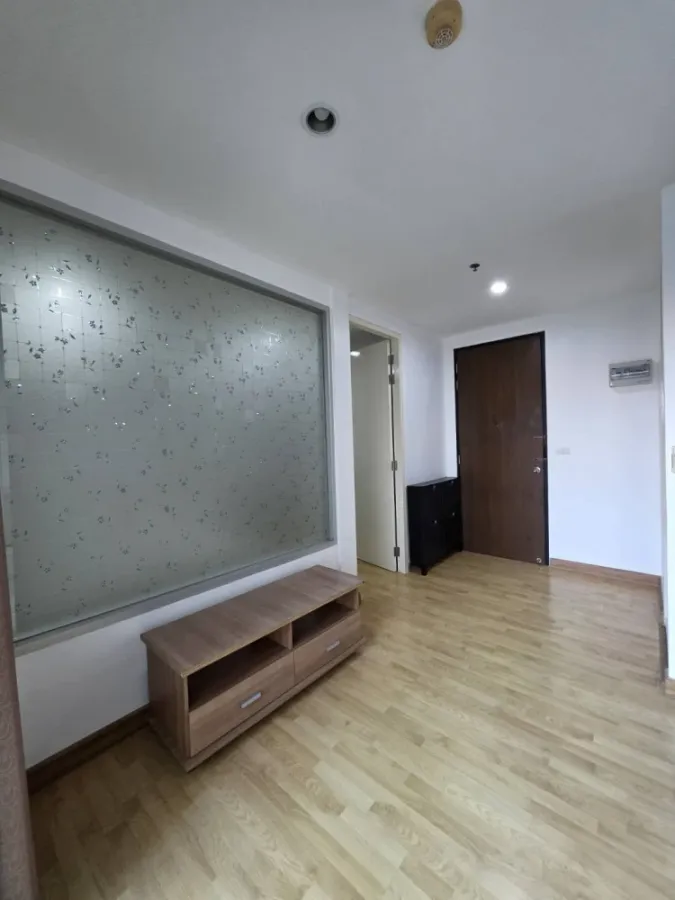 Selling a fully furnished, 9th-floor unit at The Parkland Taksin-Thapra. A great place to live! Don't miss out!