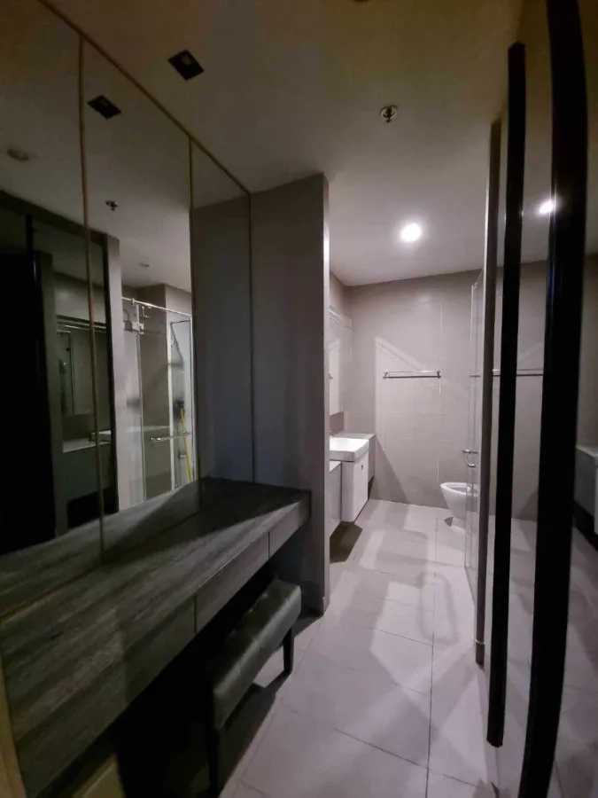 ให้เช่า Noble Ploenjit ห้องกว้าง ตกแต่งครบครัน สนใจรีบจองเลย ห้ามพลาด