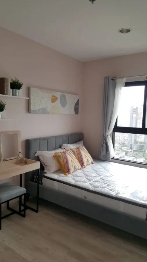 For sale, for rent, Plum Condo Central Station Phase 2, fully furnished room. Complete with electrical appliances and furniture. Book now.