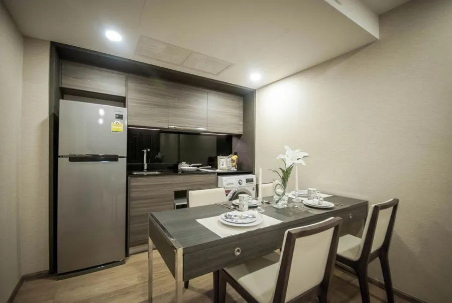 Condo for rent, Klass Langsuan, beautiful room, modern style, wide size, 5th floor, not hot weather, good price, hurry to book