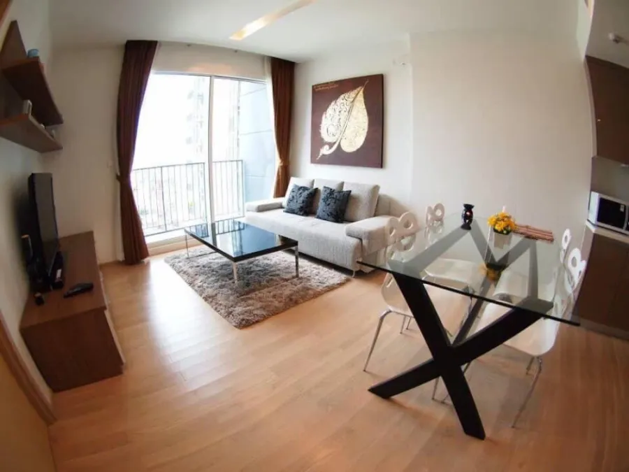 For rent, Siri at Sukhumvit, 1 bedroom, 1 bathroom, large room, fully furnished, near BTS Thonglor, book now, don't wait.