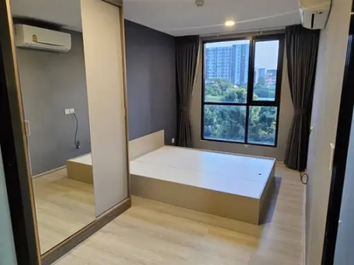 For sale: Kensington Phahon Yothin 63, corner room on the 4th floor, very quiet, not crowded at all. If you don't book, you'll really miss out.